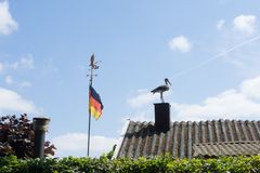 Schwarz-Rot-Gold: Wo Storch und Adler sich gute Nacht sagen