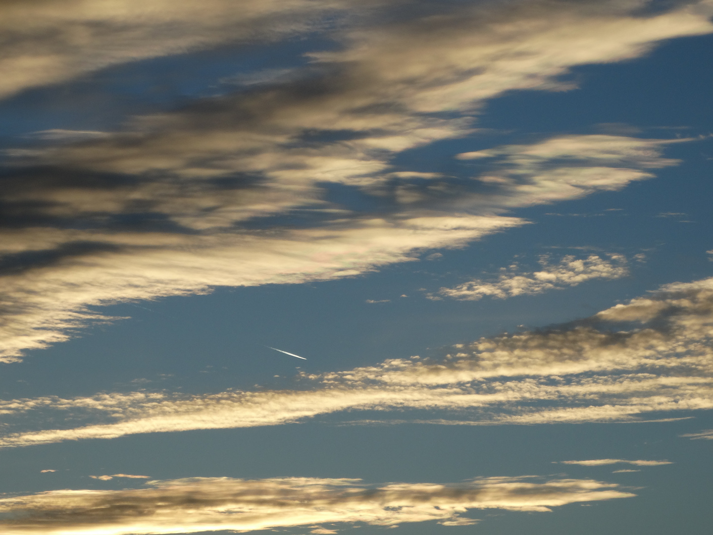 schwarz - weise Wolken