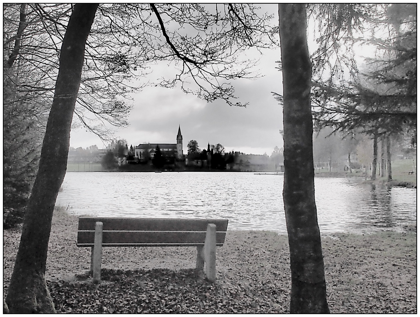 Schwarz weiß am Nageler See