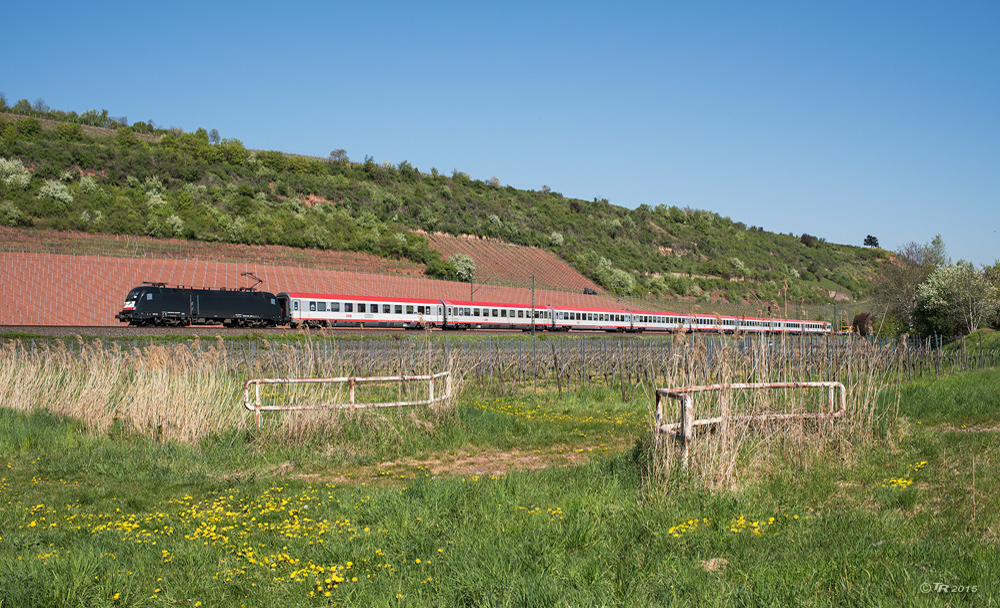 Schwarz-weiß-rot