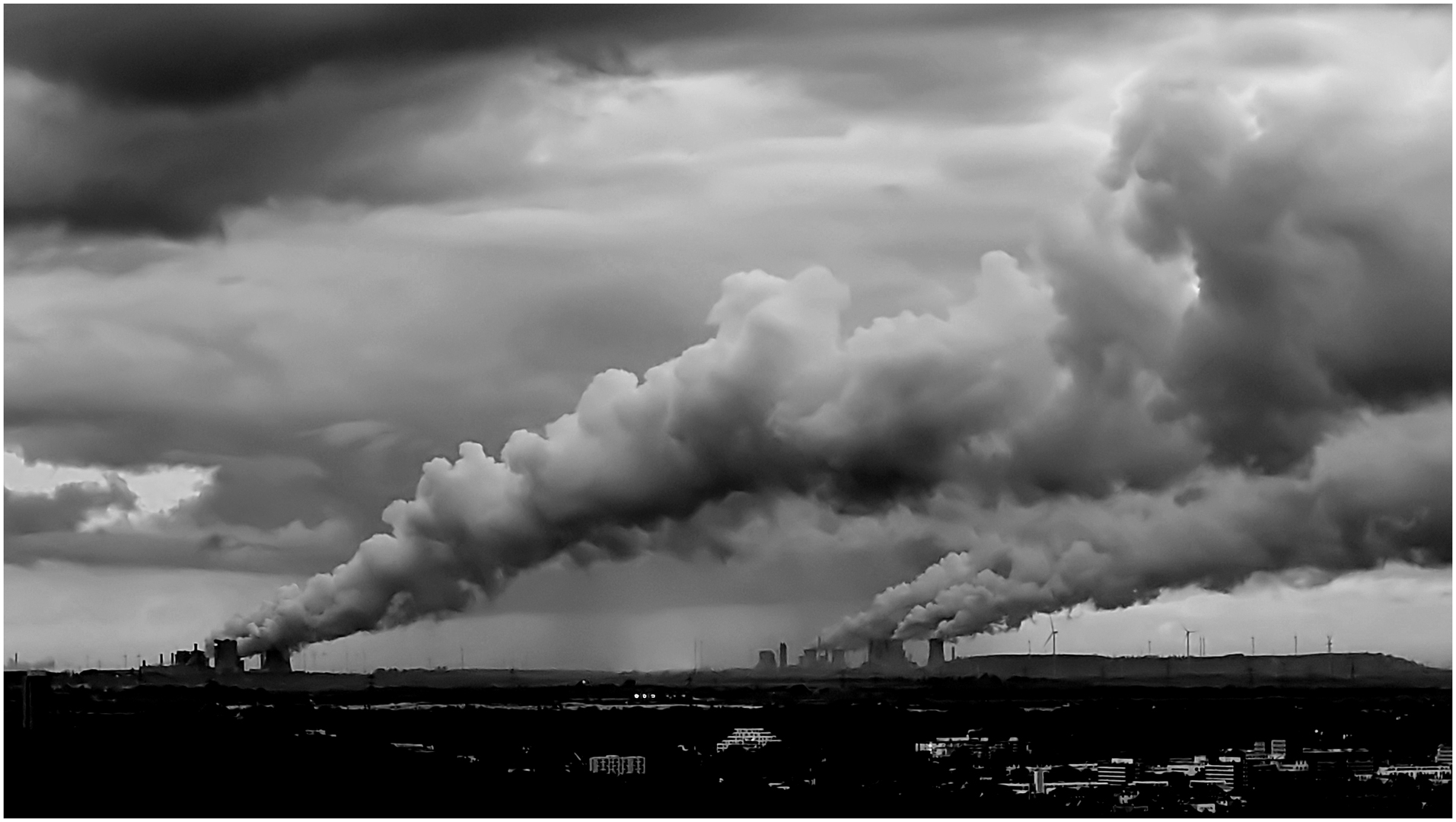 Schwarz-weisse Wolken von den Wolkenmachern