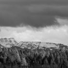 schwarz weißer Blick in die Berge