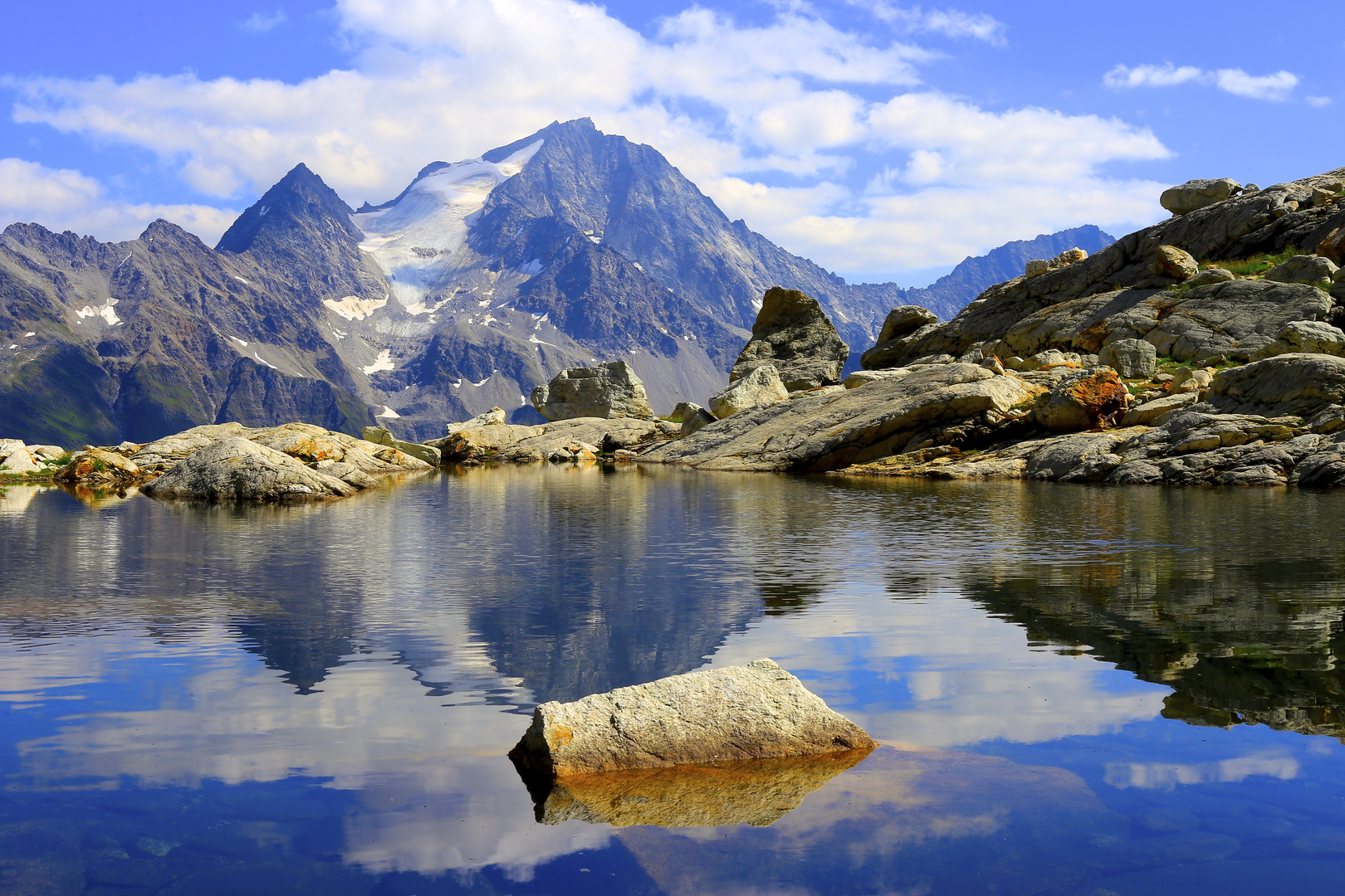 Schwarzbergsee mit Oberalpstock