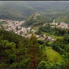 Schwarzburg im grünen Umfeld...