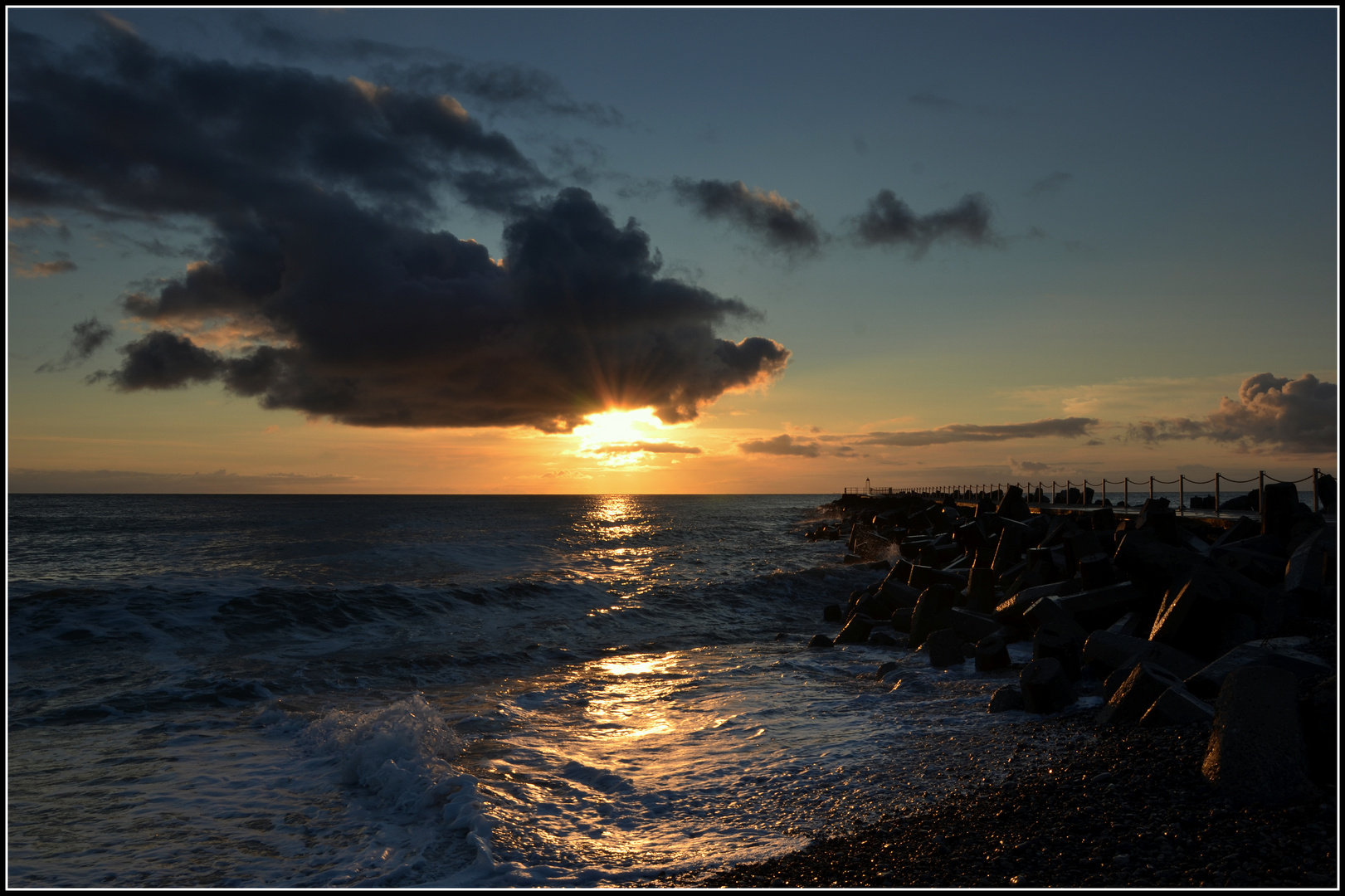 Schwarze Abendwolken