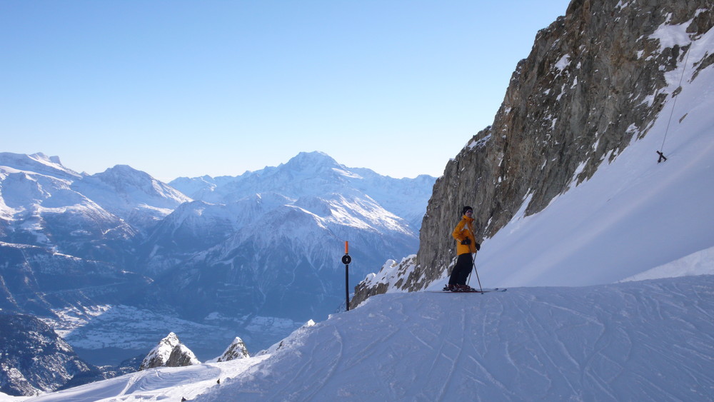 schwarze Abfahrt vom Hohstock-3112 m ü.M. mit Blick nach Brig