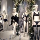 Schwarze Dessous im Schaufenster 2