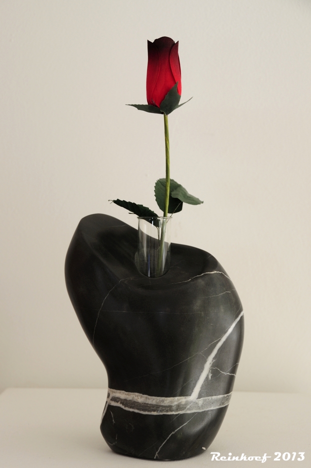 schwarze Vase