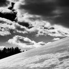 Schwarze Woken, weißer Schnee