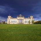 Schwarze Wolke überdeckt Reichstag
