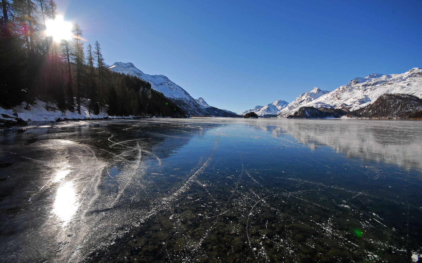 Schwarzeis auf dem Silsersee (Oberengadin)