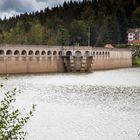 Schwarzenbachtalsperre mit Staumauer