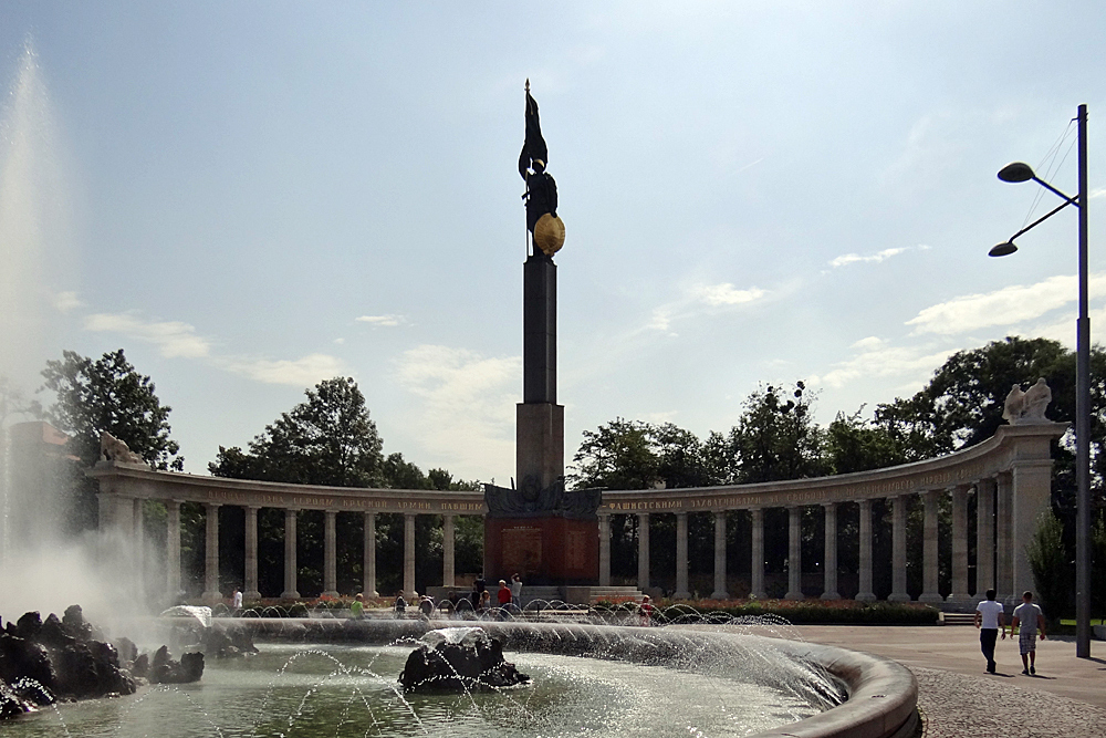 Schwarzenbergplatz - Heldendenkmal der Roten Armee