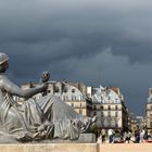 Schwarzer Himmel über Paris