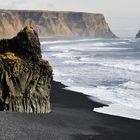 Schwarzer Lavastrand bei Reynisdrangur