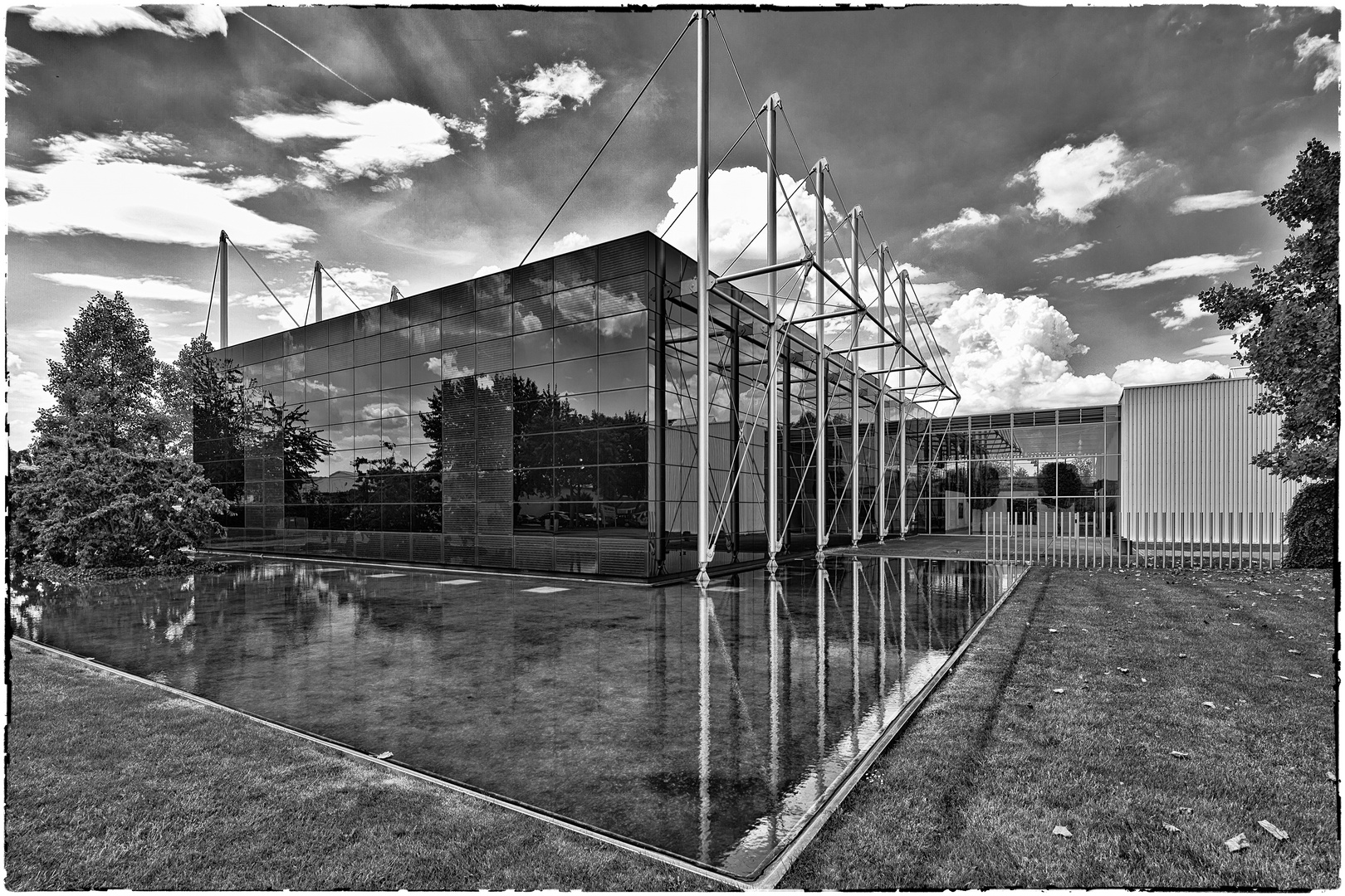 Schwarzer Pavillion von Lamy in Heidelberg SW