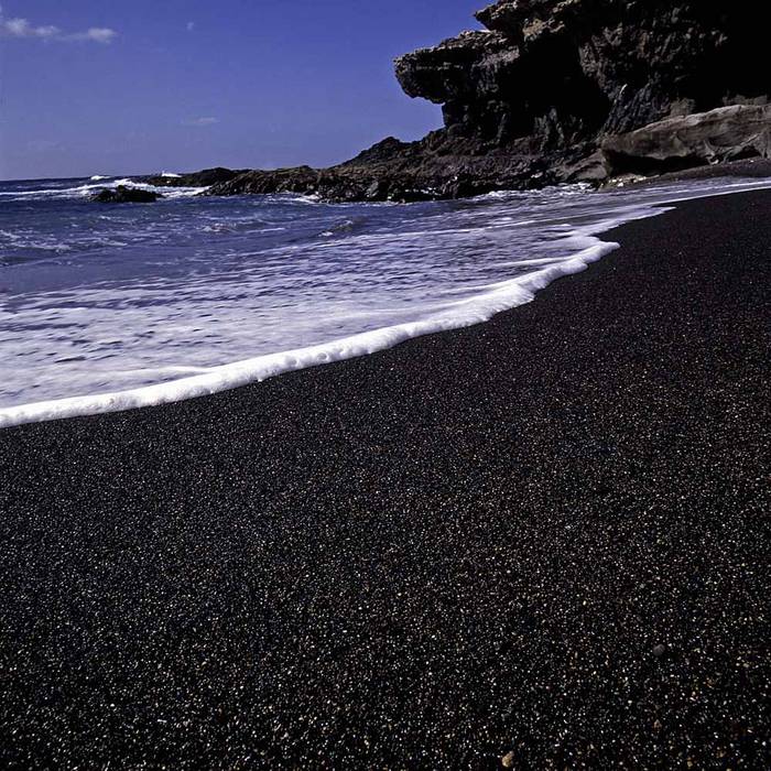 schwarzer Sand
