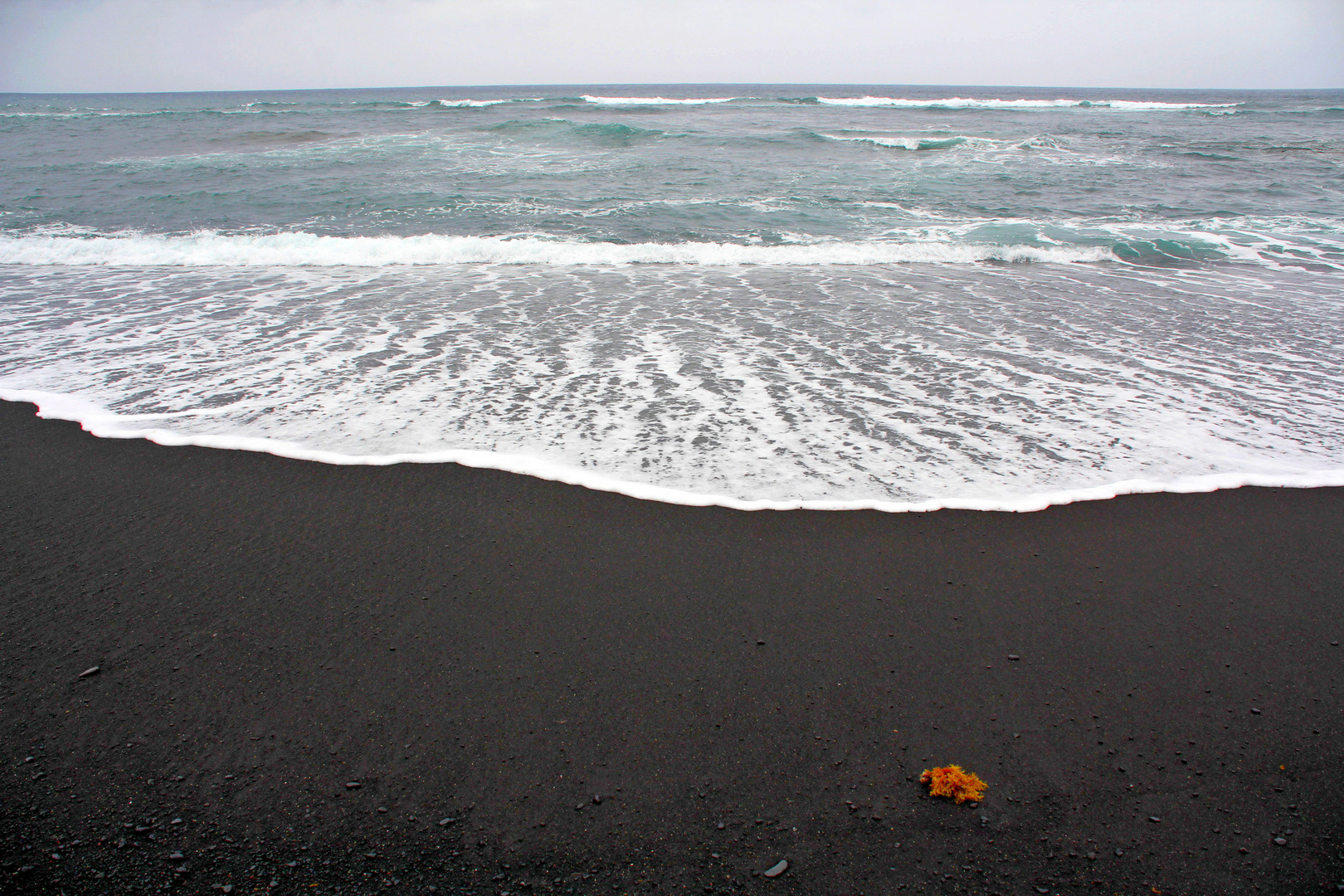 schwarzer Strand