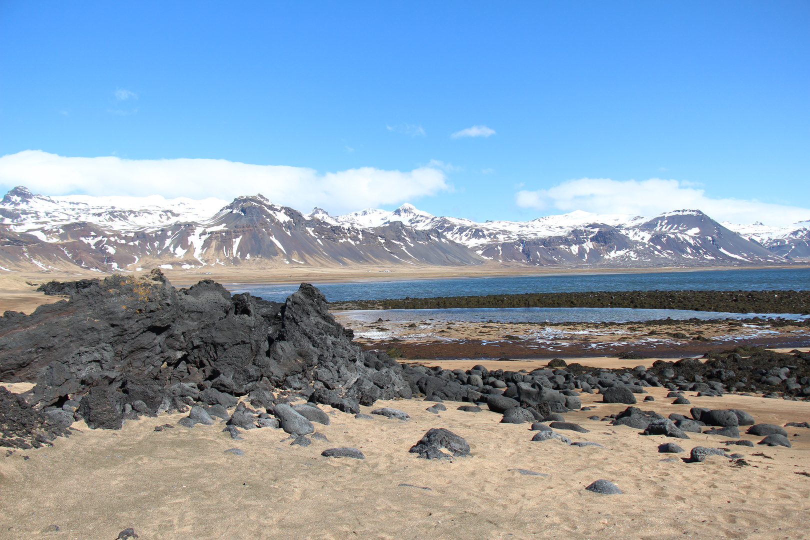 Schwarzer Strand in Búðir