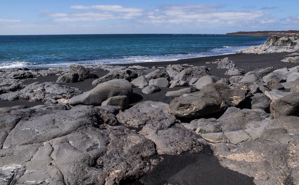 Schwarzer Strand / playa negra