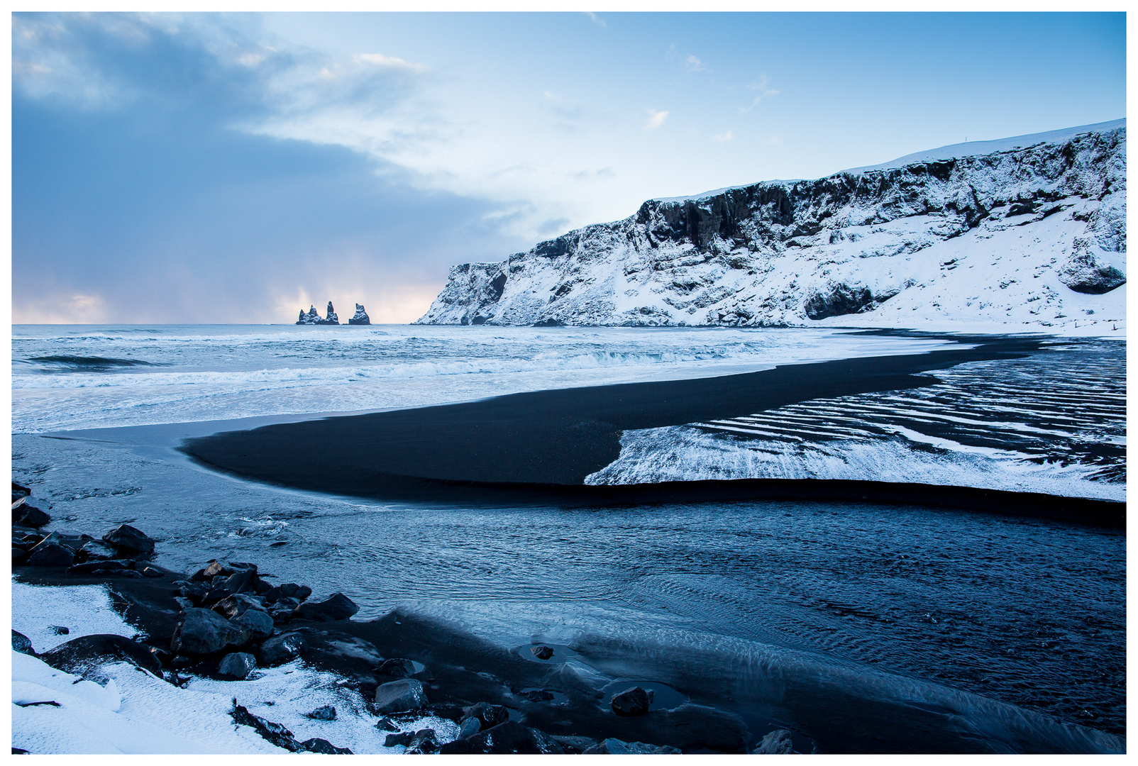 Schwarzer Strand von Vik mit Blick auf Reynisdrangar I