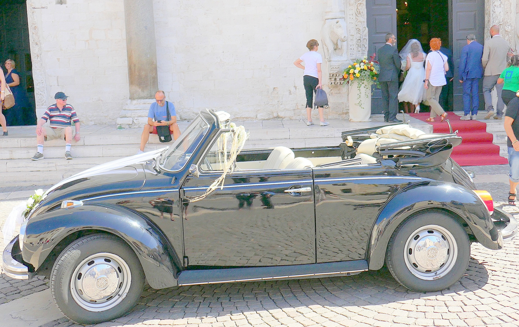 Schwarzer VW als Hochzeitskutsche