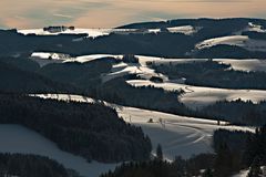 Schwarzer Wald und Schnee