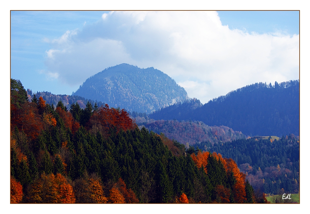 Schwarzerberg mit Wolkenhäubchen