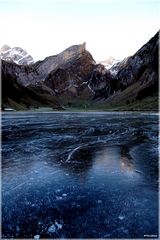 schwarzes Eis auf dem Seealpsee