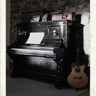 schwarzes Klavier