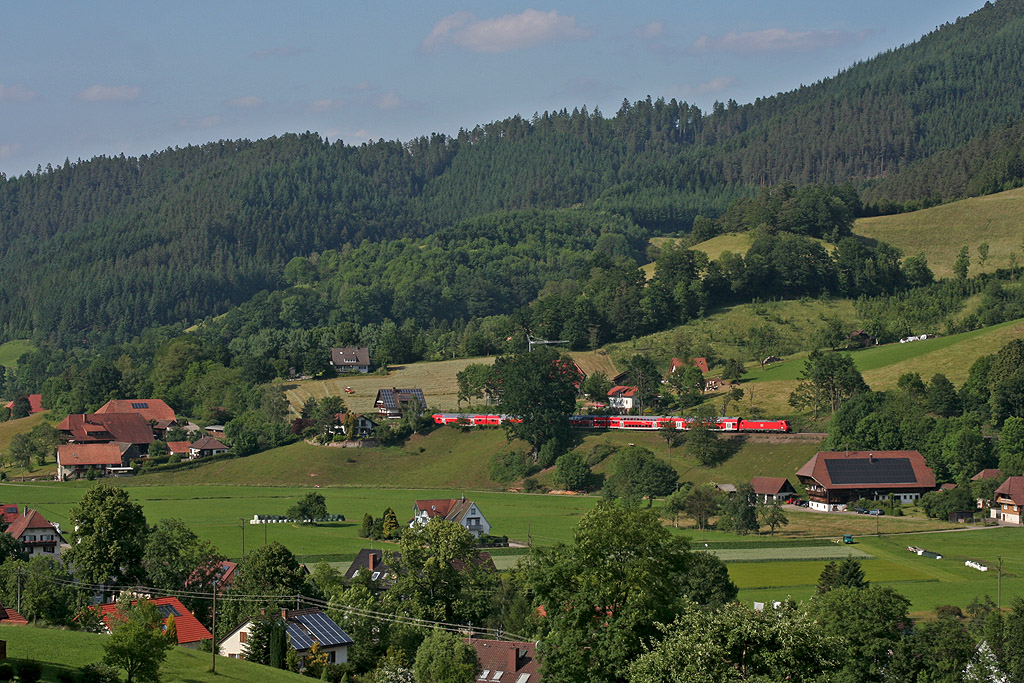 Schwarzwaldidylle mit nem roten Renner