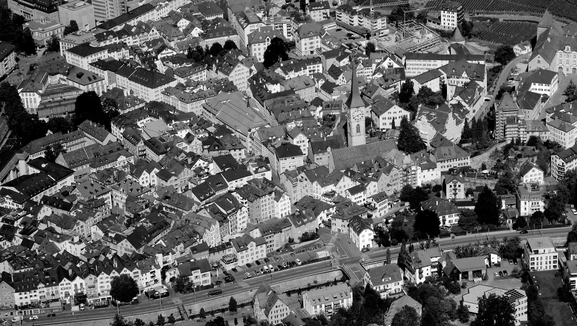 schwarzweißer Freitag: Blick auf die Altstadt von Chur