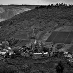 Schwarzweißer Freitag - Blick auf die Reichsburg in Cochem