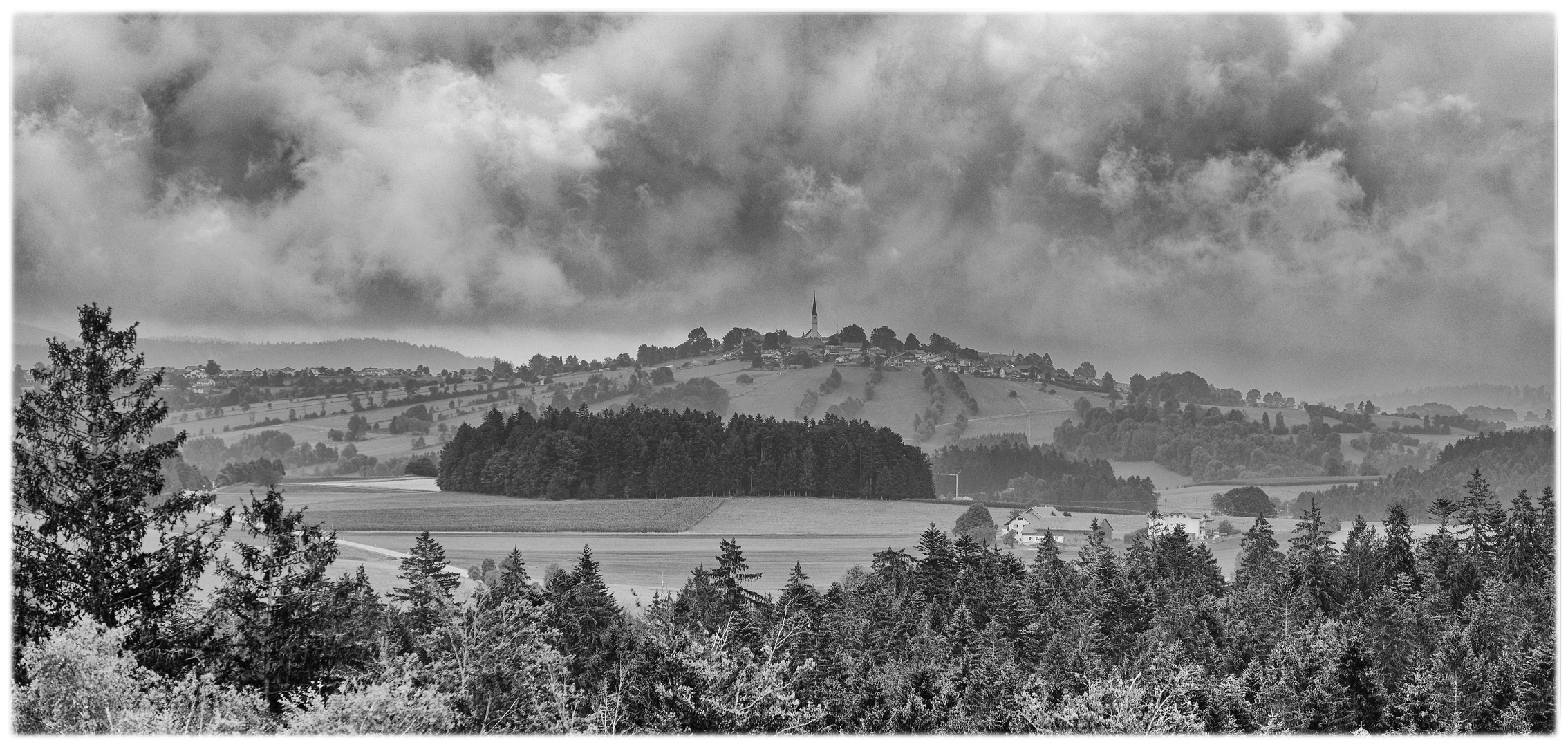 Schwarzweißer Freitag - Blick ins Land