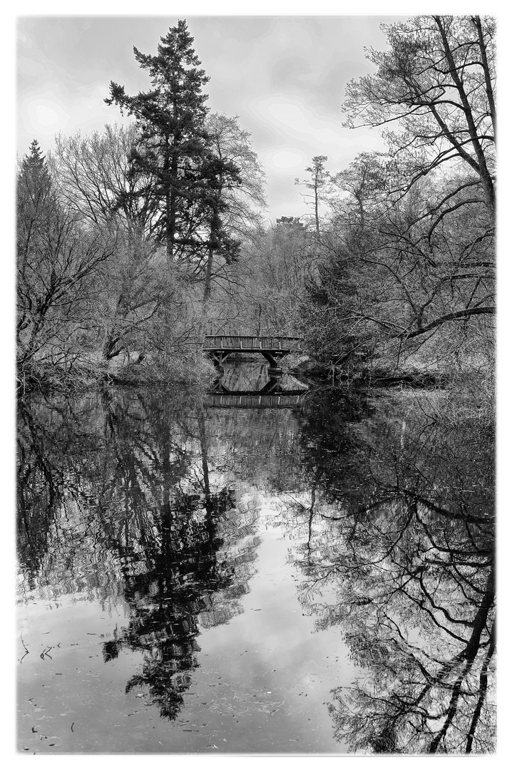 schwarzweißer Freitag - Fritz-Hollweg-Brücke