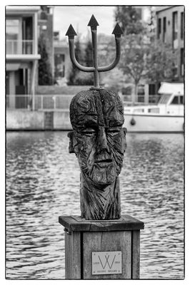 Schwarzweißer Freitag - Kopf mit Dreizack