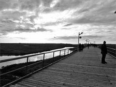 Schwarzweißer Freitag ...Seebrücke in St Peter Ording