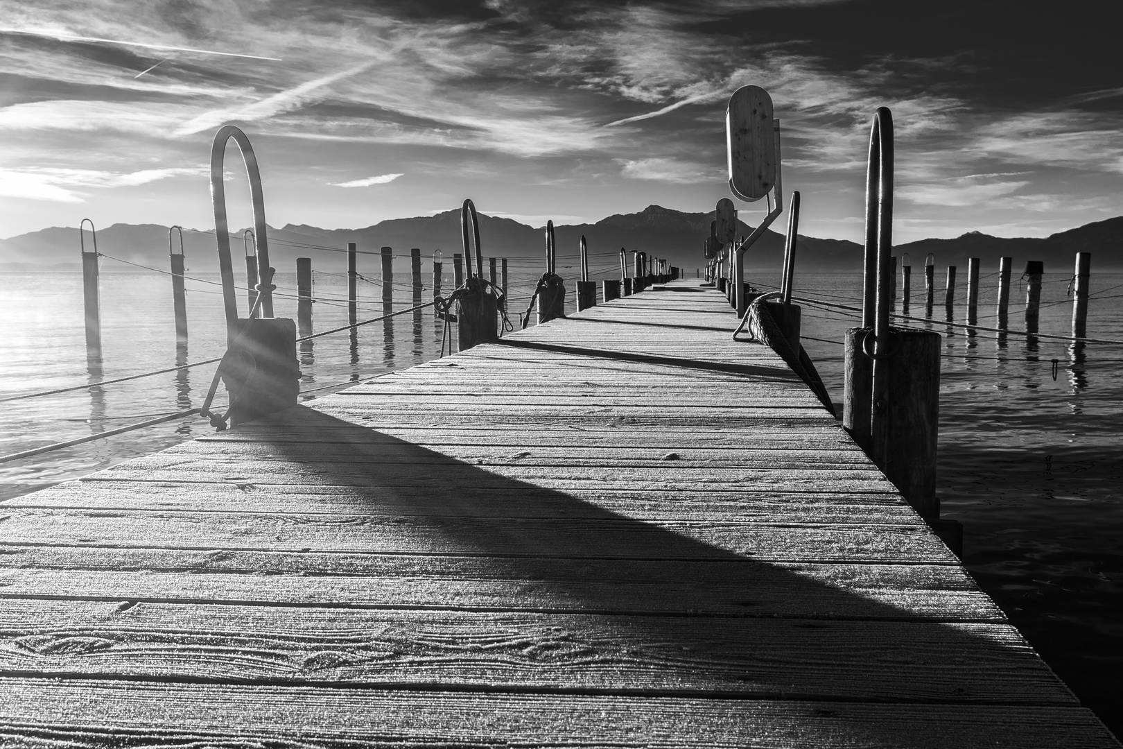 Schwarzweißer Morgen am Chiemsee