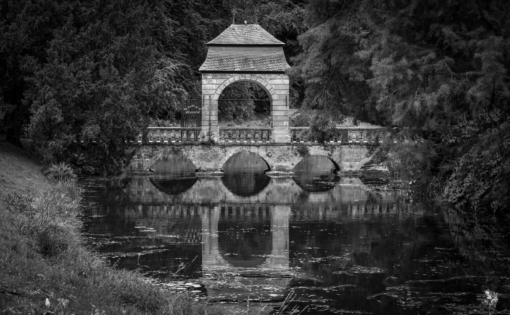 Schwarzweißer Spiegeltag, Schloss Dyck