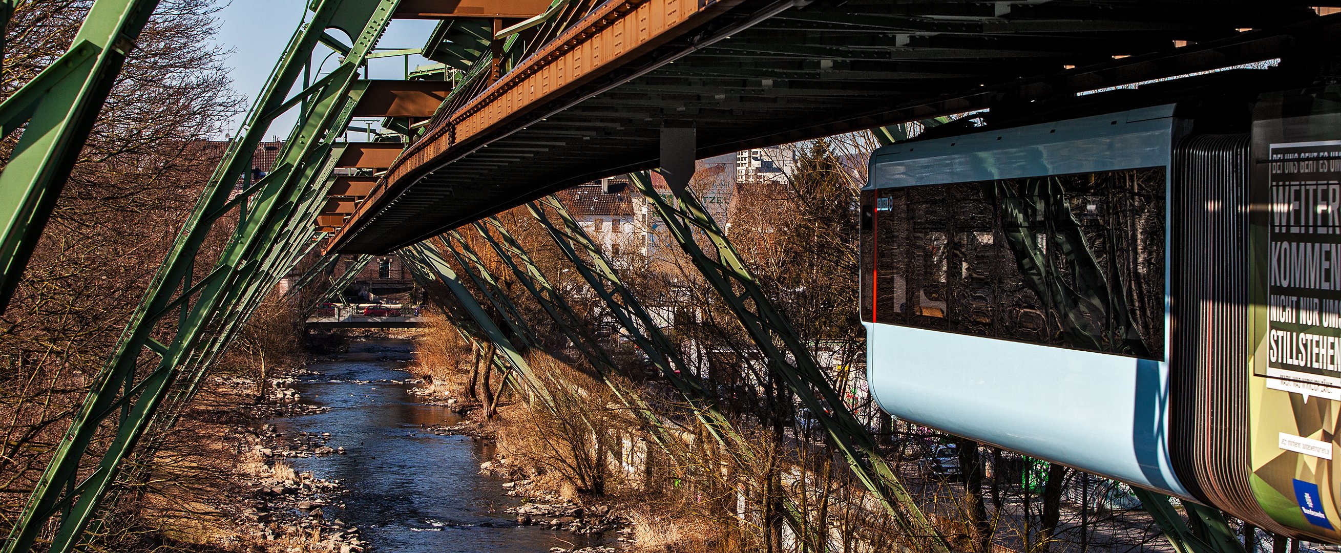 Schwebebahn 001