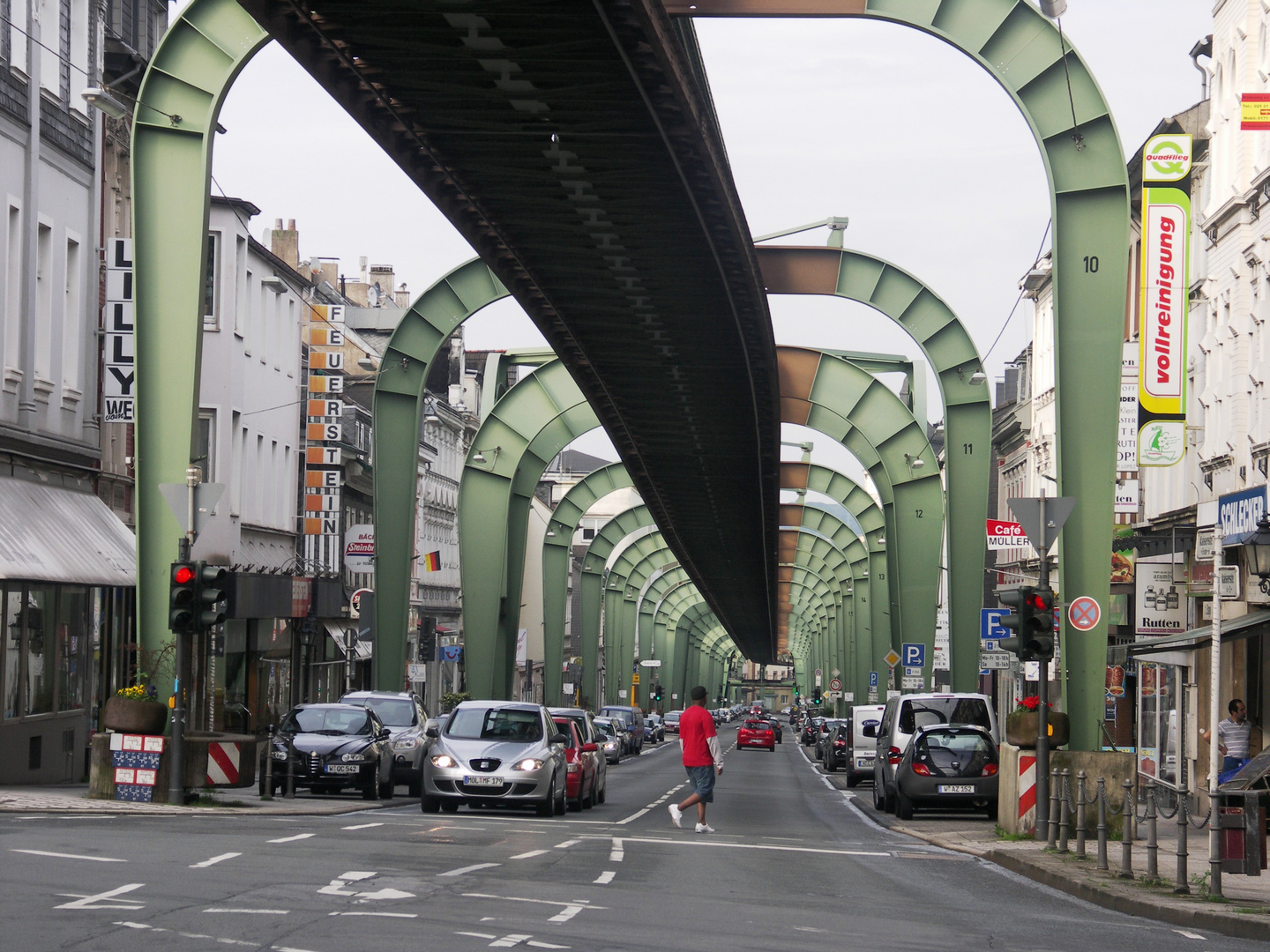 Schwebebahn .