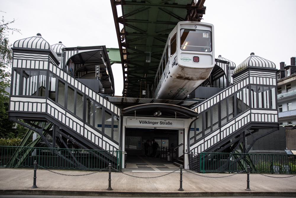 Schwebebahn