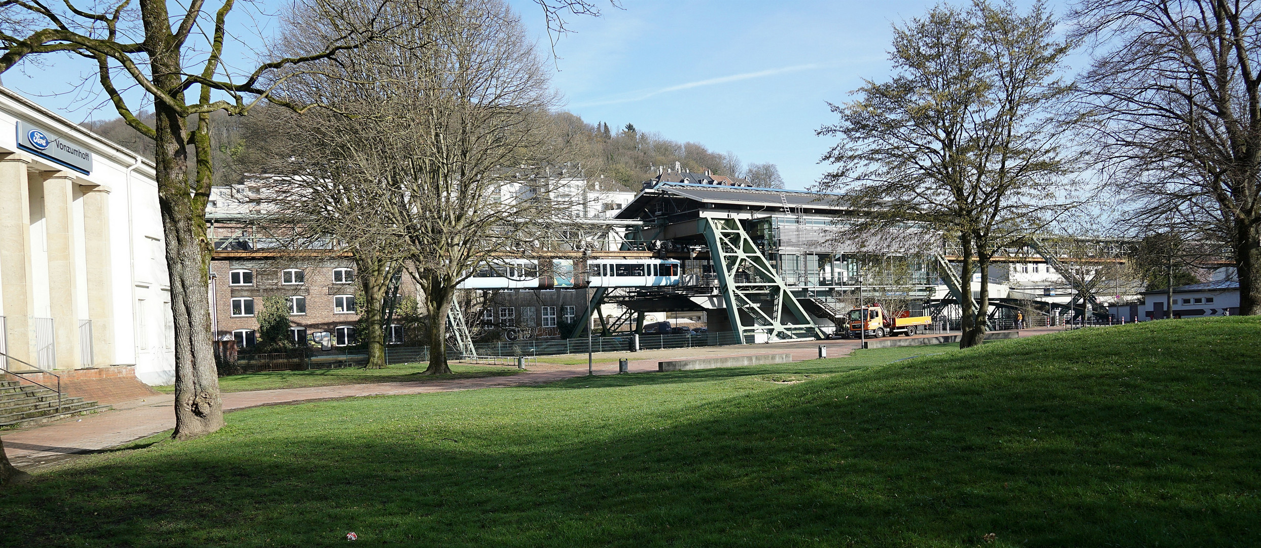 Schwebebahn