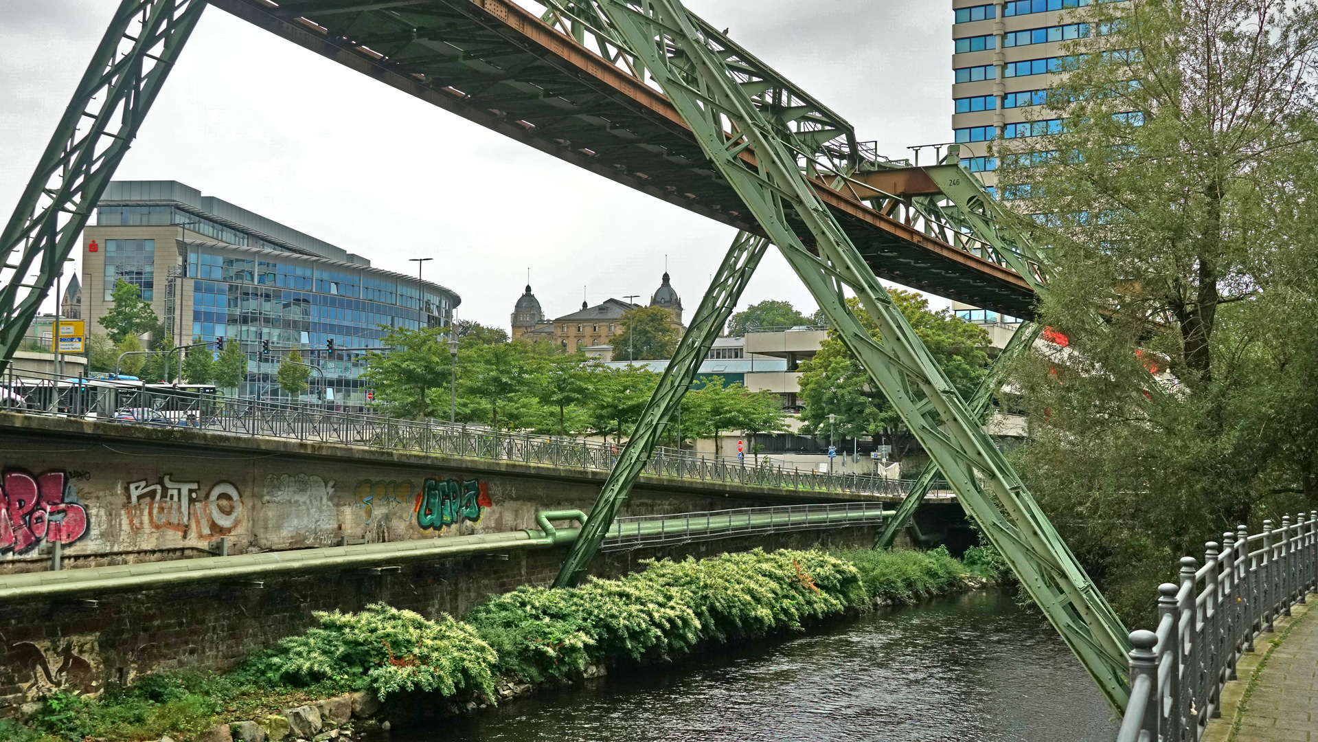 Schwebebahn