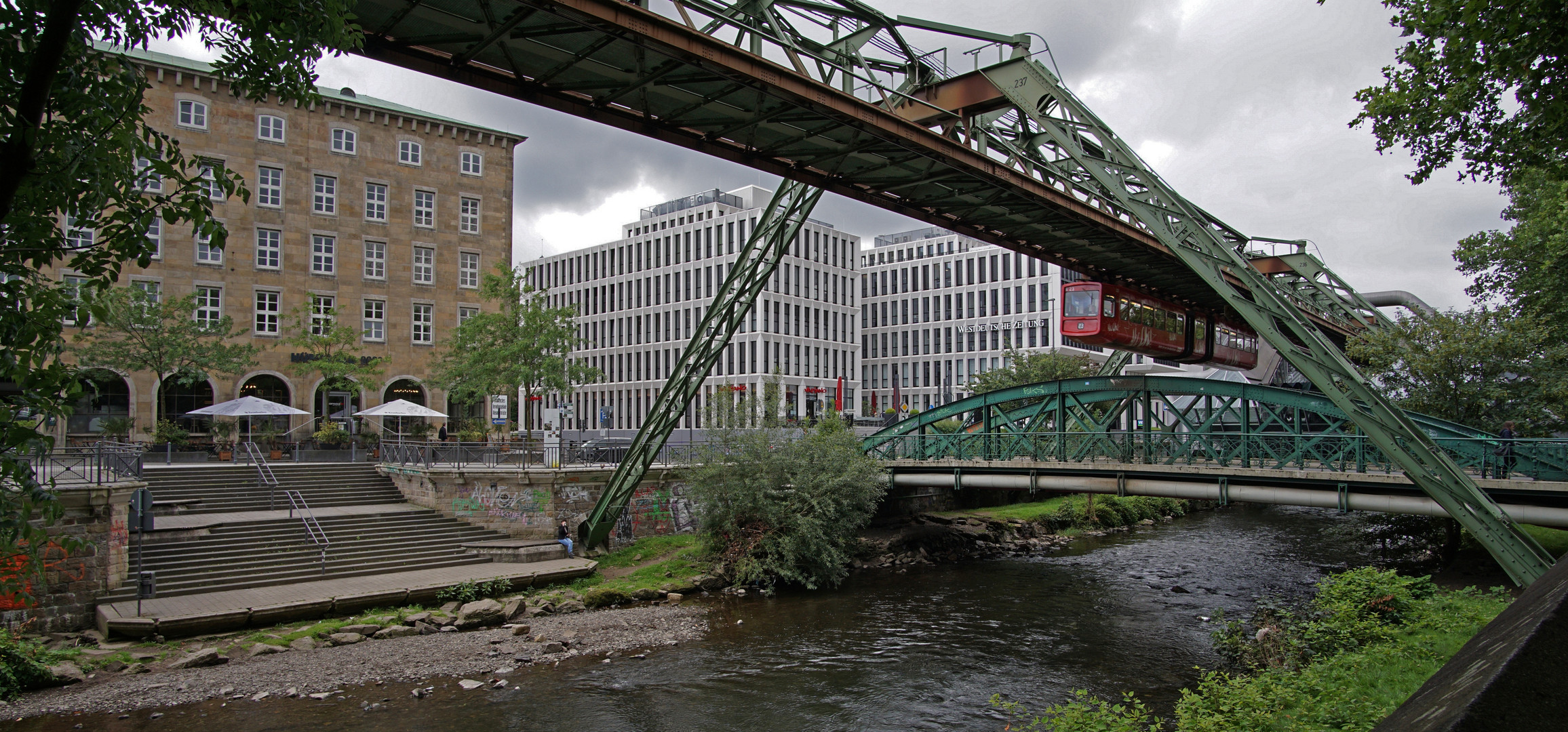 Schwebebahn am Islandufer (2)