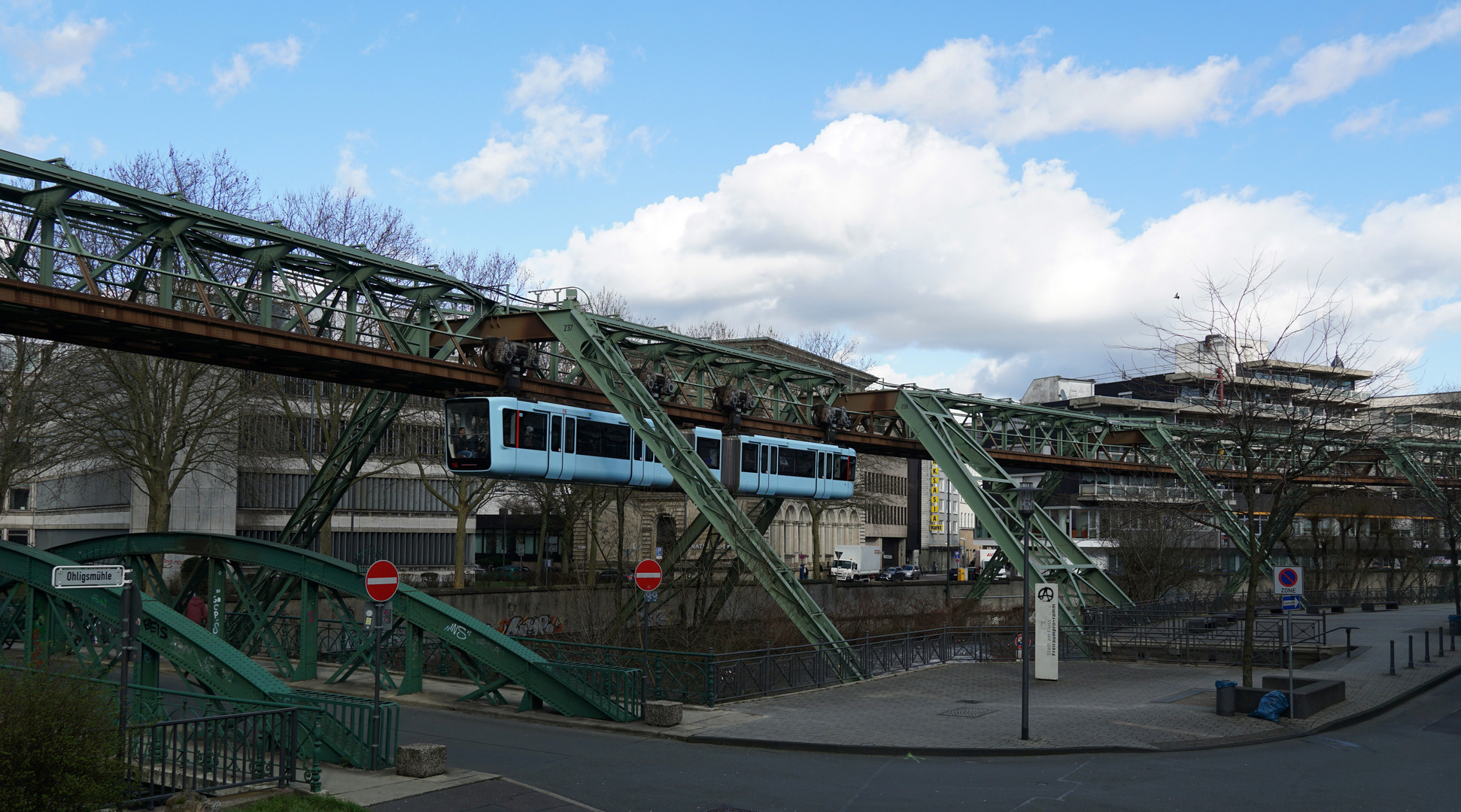 Schwebebahn am Islandufer