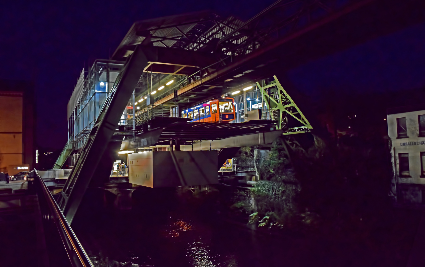 Schwebebahn am Robert-Daum-Platz