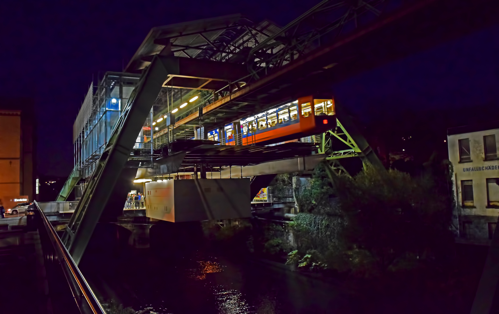 Schwebebahn am RobertDaumPlatz Foto & Bild industrie, wuppertal, straßenbahn Bilder auf