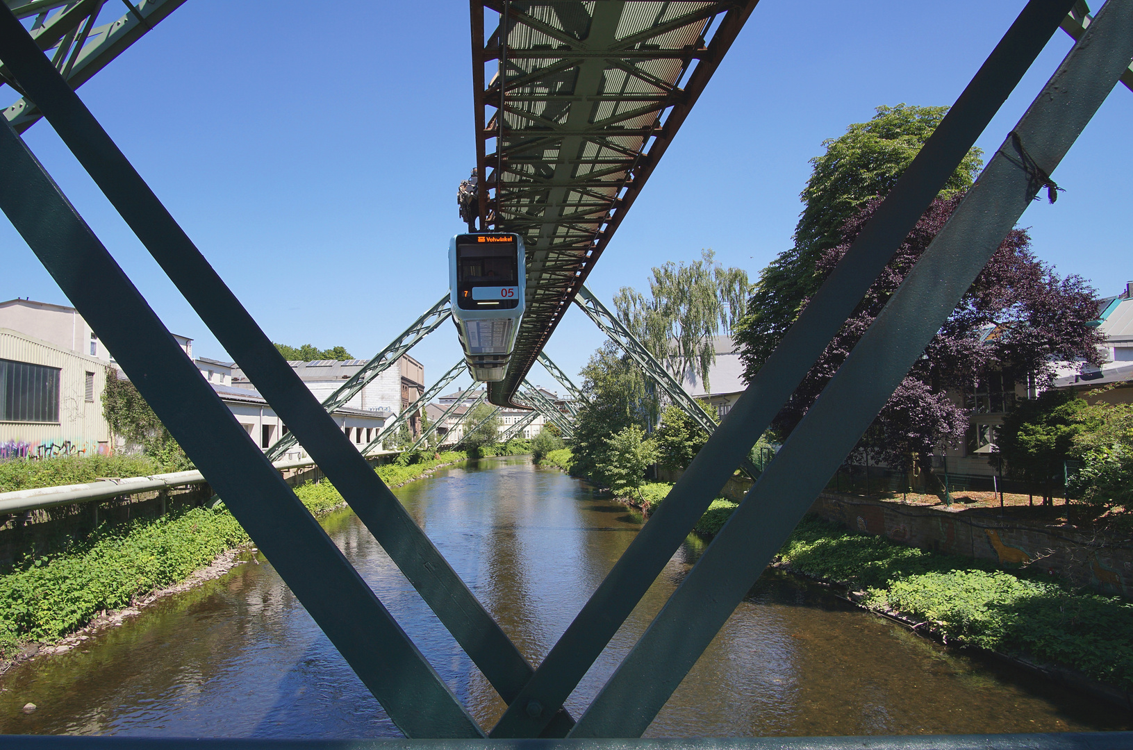 Schwebebahn an der Pestalozzistraße