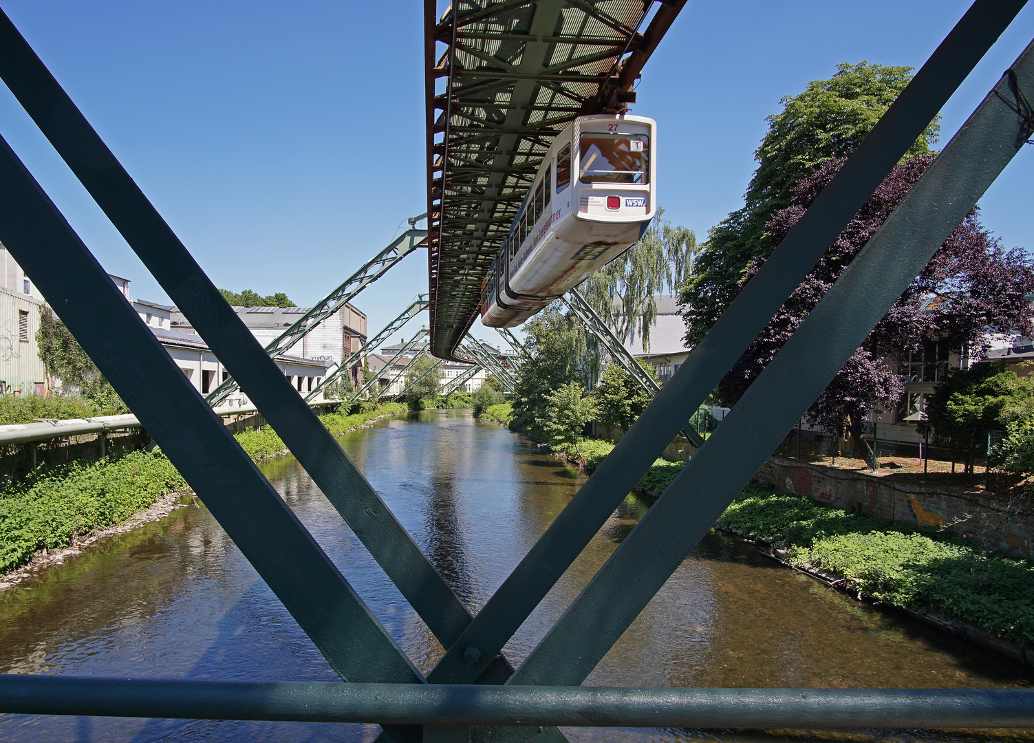 Schwebebahn an der Pestalozzistraße